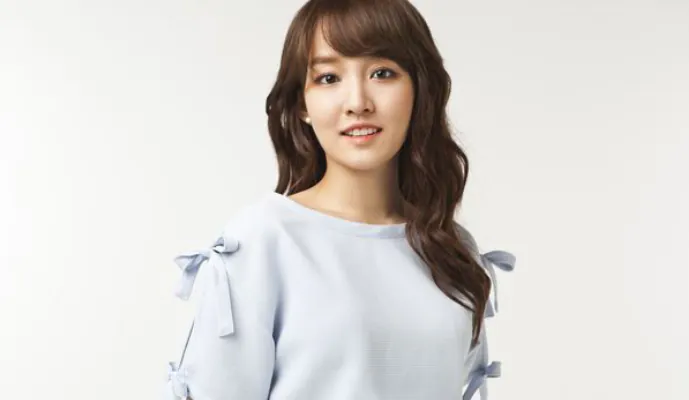 YOUNHA YOUNHA