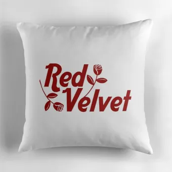 وسادة بلَش Red Velvet — إصدار "Signature" • قماش مخملي/بلش — Red Velvet Limited Edition