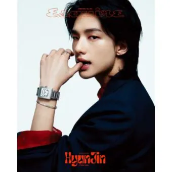 البوم اصلي STRAY KIDS HYUNJIN E TYPE ESQUIRE 2306 x