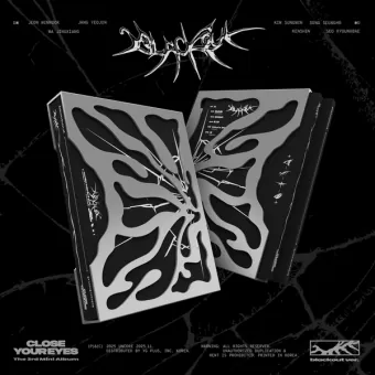 محتويات ألبوم CLOSE YOUR EYES blackout تشمل دفتر الصور، بطاقات الصور، الملصق، والقرص المدمج