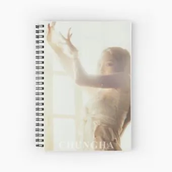 دفتر Chung Ha — إصدار "Signature" — Chung Ha Limited Edition