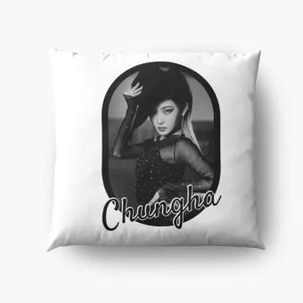 وسادة ديكور Chung Ha — إصدار "Signature" — Chung Ha Limited Edition