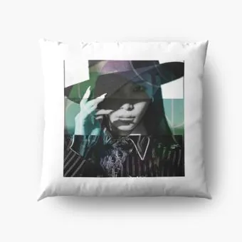 مخدة Chung Ha — إصدار "Signature" — Chung Ha Limited Edition
