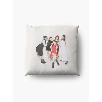 وسادة بلَش Itzy — إصدار "ITZY" — Itzy Limited Edition