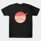 تيشيرت بطباعة Iz*one — إصدار "ONE" — Iz*one Limited Edition